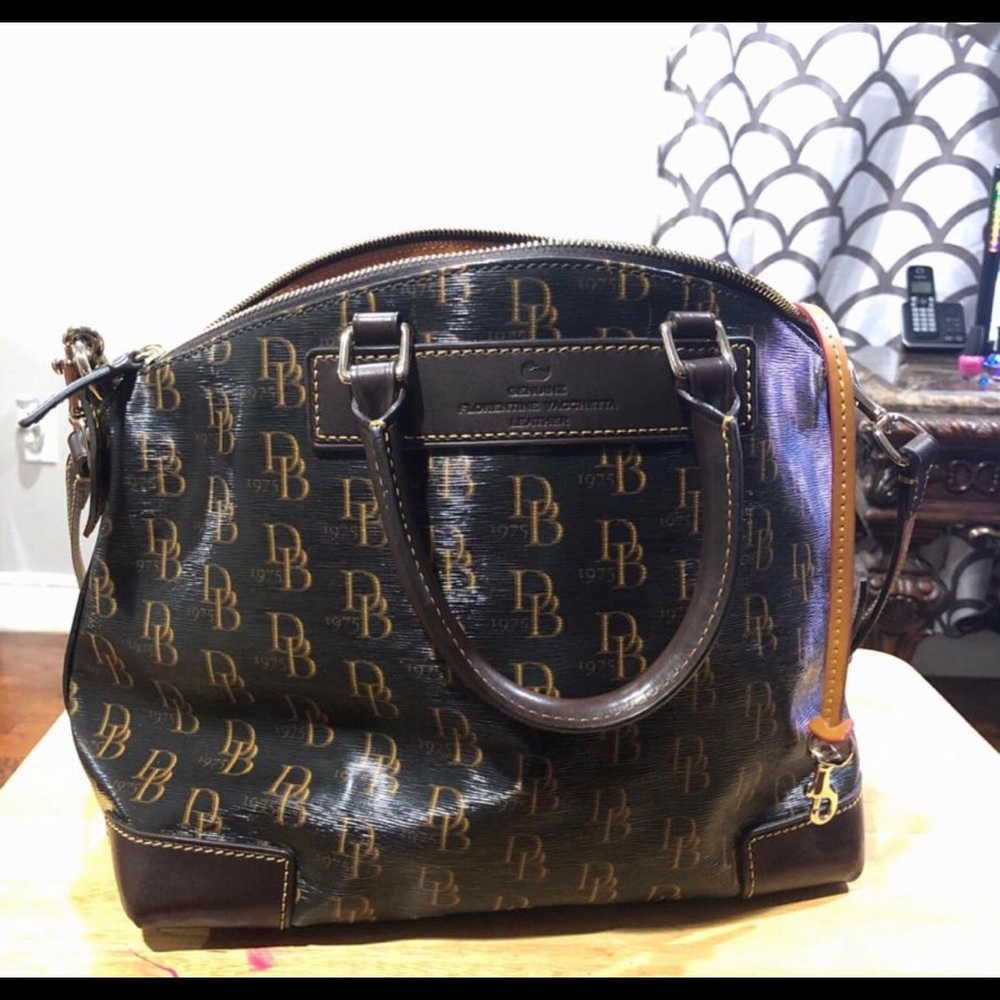 DOONEY & BOURKE HANDBAG *MAKE OFFERS*